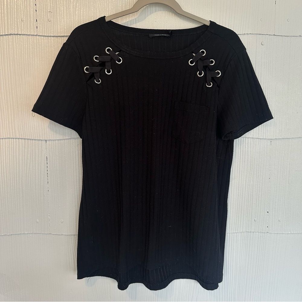Doe & Ray Medium Women’s Top Black Ribbed Laced Buckle Detail Edgy Shirt Basic